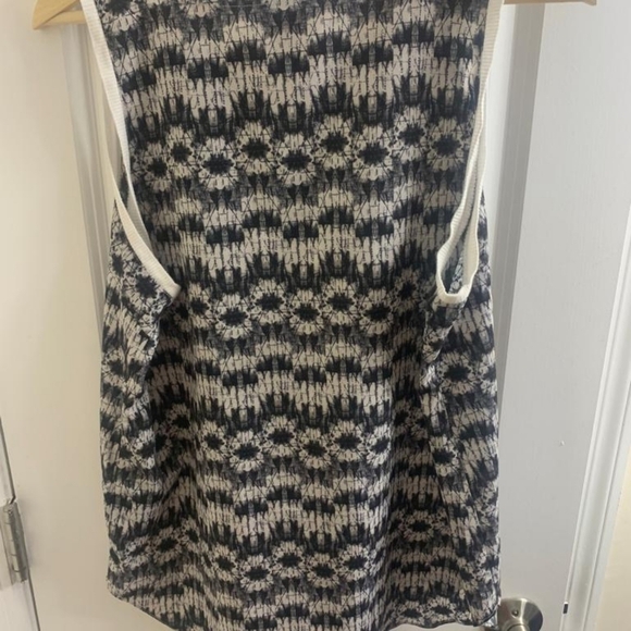 Mossimo Black and White Sleeveless Tanktop - Picture 5 of 6